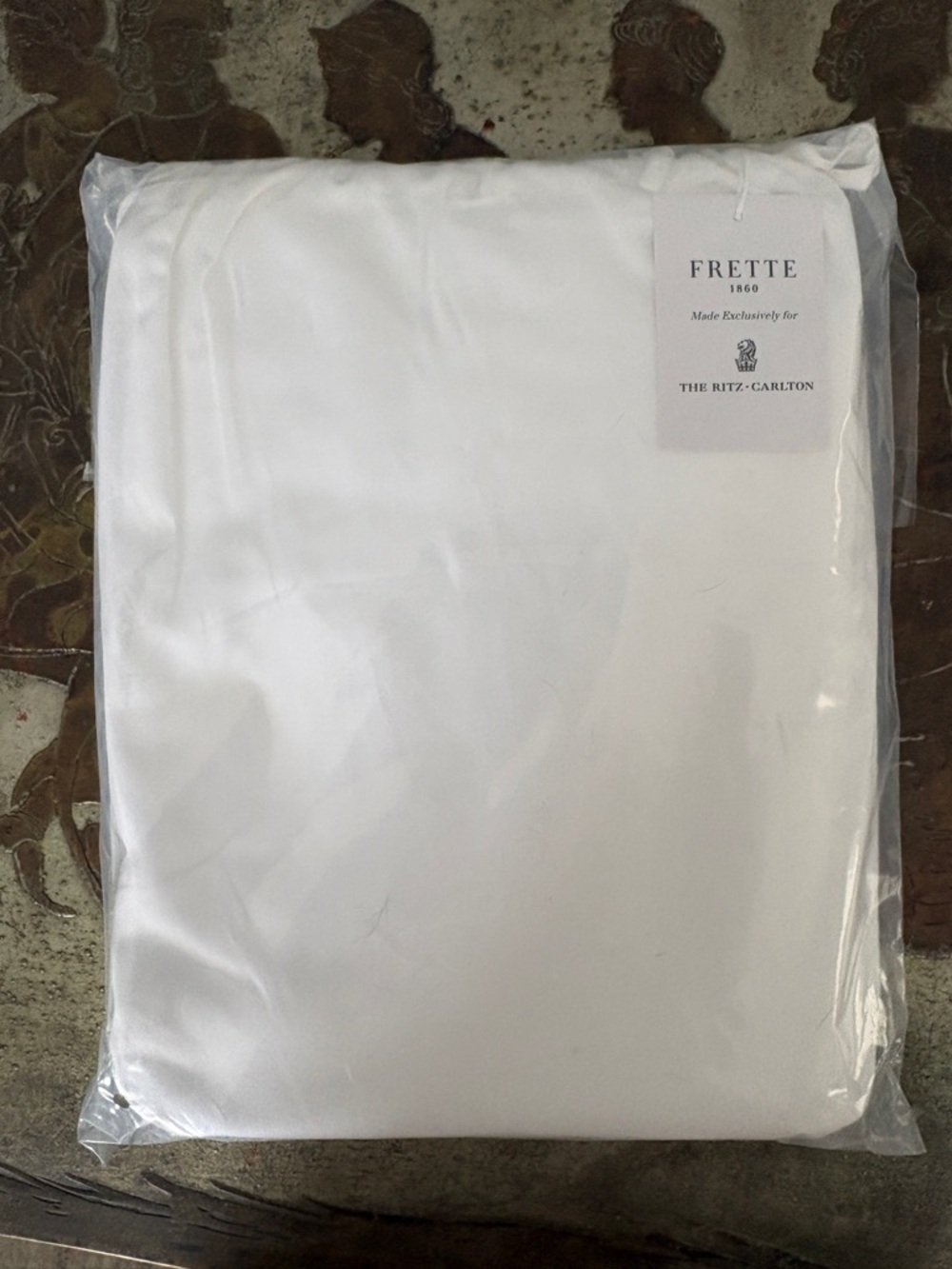 Frette Cotton Fitted Sheet made exclusively for The Ritz-Carlton - Picture 6 of 7